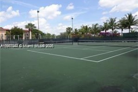 Condo in Miami, Florida, 1 bedroom  № 1971733 - photo 9