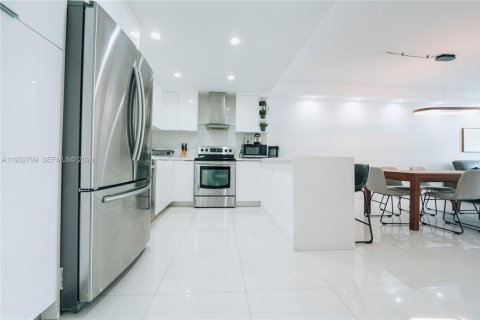 Condominio en venta en Sunny Isles Beach, Florida, 3 dormitorios, 139.82 m2 № 2152454 - foto 11
