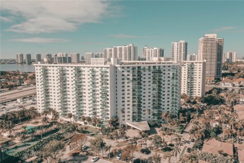Condominio en venta en Sunny Isles Beach, Florida, 3 dormitorios, 139.82 m2 № 2152454 - foto 18