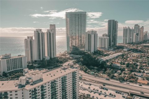 Condominio en venta en Sunny Isles Beach, Florida, 3 dormitorios, 139.82 m2 № 2152454 - foto 13