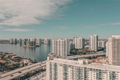 Condominio en venta en Sunny Isles Beach, Florida, 3 dormitorios, 139.82 m2 № 2152454 - foto 16
