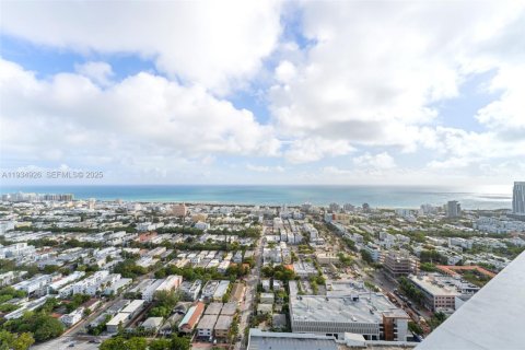 Condo in Miami Beach, Florida, 3 bedrooms № 1994212 - photo 3