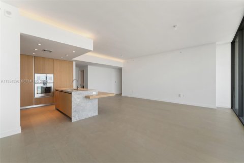 Condo in Miami Beach, Florida, 3 bedrooms № 1994212 - photo 2
