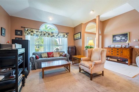 House in Lutz, Florida 4 bedrooms, 211.91 sq.m. № 2211458 - photo 6