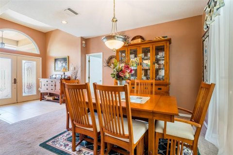 House in Lutz, Florida 4 bedrooms, 211.91 sq.m. № 2211458 - photo 9