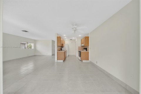 Villa ou maison à vendre à West Palm Beach, Floride: 2 chambres, 125.05 m2 № 1957356 - photo 10