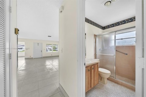 Villa ou maison à vendre à West Palm Beach, Floride: 2 chambres, 125.05 m2 № 1957356 - photo 19