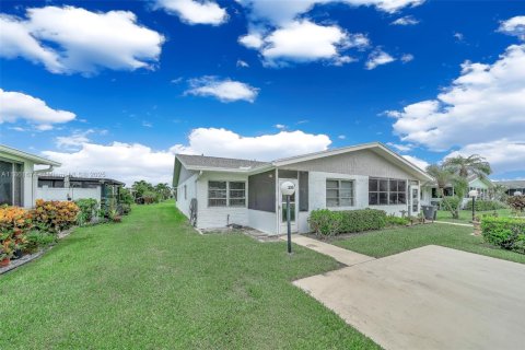 Villa ou maison à vendre à West Palm Beach, Floride: 2 chambres, 125.05 m2 № 1957356 - photo 1