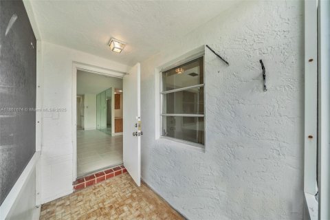 Villa ou maison à vendre à West Palm Beach, Floride: 2 chambres, 125.05 m2 № 1957356 - photo 7