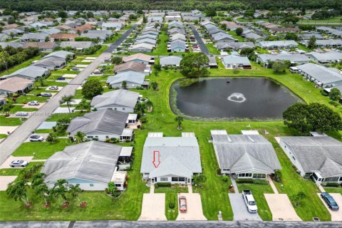 Villa ou maison à vendre à West Palm Beach, Floride: 2 chambres, 125.05 m2 № 1957356 - photo 4