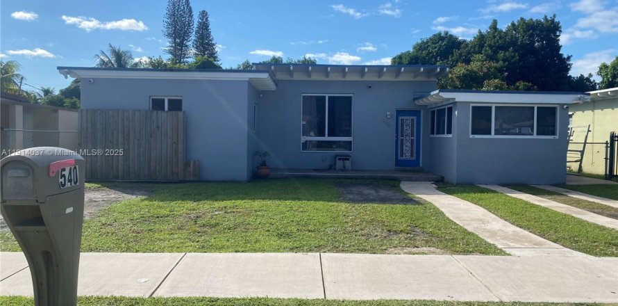 Дом в Майами, Флорида 4 спальни, 158.4м2 № 2034205