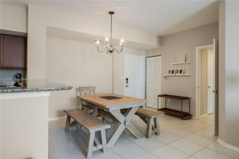 Condominio en alquiler en Hallandale Beach, Florida, 2 dormitorios, 117.06 m2 № 1898362 - foto 10