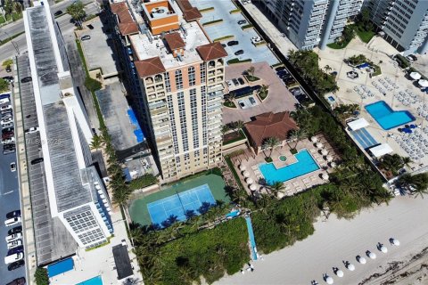 Condominio en alquiler en Hallandale Beach, Florida, 2 dormitorios, 117.06 m2 № 1898362 - foto 18