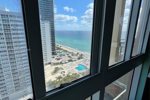Condominio en alquiler en Hallandale Beach, Florida, 2 dormitorios, 117.06 m2 № 1898362 - foto 7