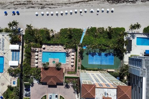 Condominio en alquiler en Hallandale Beach, Florida, 2 dormitorios, 117.06 m2 № 1898362 - foto 19