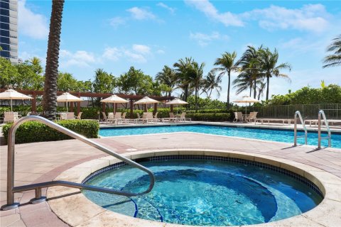 Condominio en alquiler en Hallandale Beach, Florida, 2 dormitorios, 117.06 m2 № 1898362 - foto 24