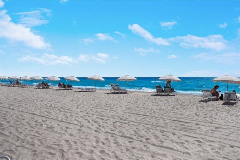 Condominio en alquiler en Hallandale Beach, Florida, 2 dormitorios, 117.06 m2 № 1898362 - foto 20