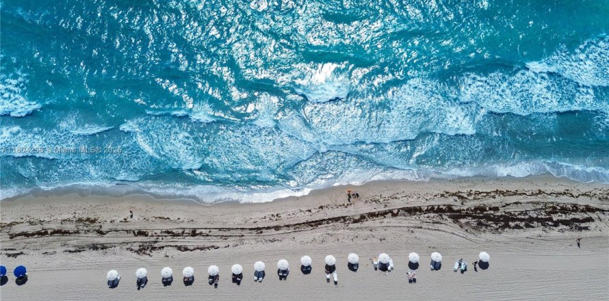 Condominio en Hallandale Beach, Florida, 2 dormitorios  № 1898362