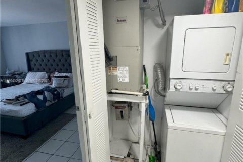 Condominio en venta en Doral, Florida, 1 dormitorio, 71.53 m2 № 1864748 - foto 12