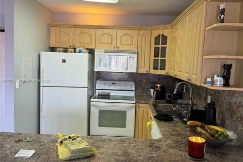 Condominio en venta en Doral, Florida, 1 dormitorio, 71.53 m2 № 1864748 - foto 2