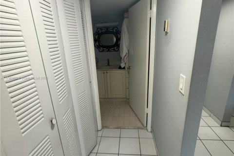 Condominio en venta en Doral, Florida, 1 dormitorio, 71.53 m2 № 1864748 - foto 17