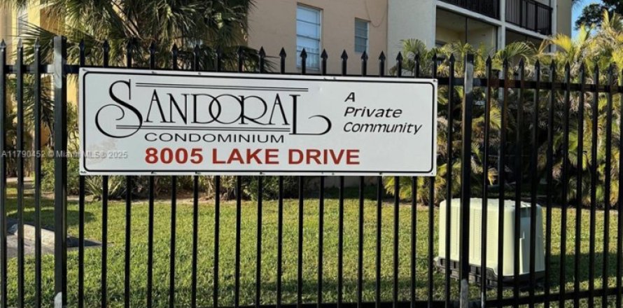Condominio en Doral, Florida, 1 dormitorio № 1864748