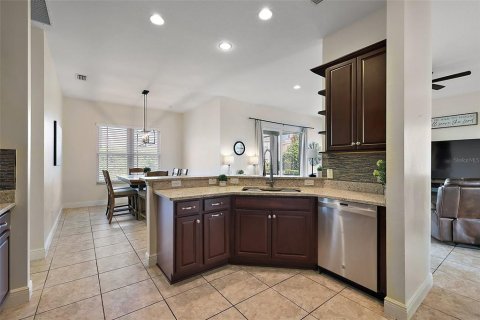 Casa en venta en Oxford, Florida, 4 dormitorios, 272.39 m2 № 1824939 - foto 6