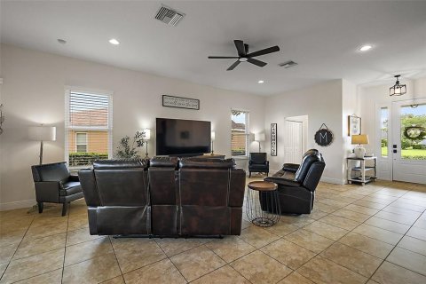 Casa en venta en Oxford, Florida, 4 dormitorios, 272.39 m2 № 1824939 - foto 10