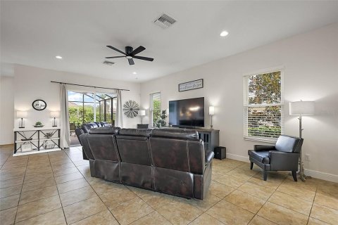 Casa en venta en Oxford, Florida, 4 dormitorios, 272.39 m2 № 1824939 - foto 9