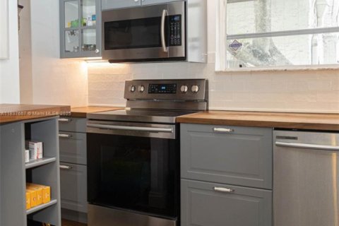 Copropriété à louer à Miami Beach, Floride: 1 chambre, 66.89 m2 № 1962556 - photo 4