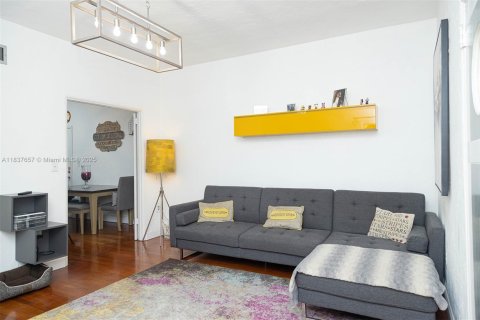 Copropriété à louer à Miami Beach, Floride: 1 chambre, 66.89 m2 № 1962556 - photo 2