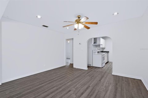 Villa ou maison à louer à Tampa, Floride: 3 chambres, 120.4 m2 № 2400995 - photo 5