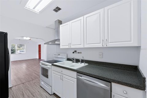 Villa ou maison à louer à Tampa, Floride: 3 chambres, 120.4 m2 № 2400995 - photo 10