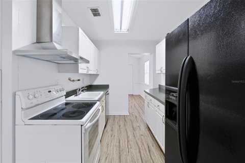 Villa ou maison à louer à Tampa, Floride: 3 chambres, 120.4 m2 № 2400995 - photo 8