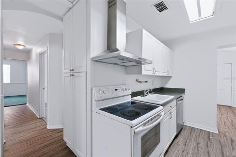 Villa ou maison à louer à Tampa, Floride: 3 chambres, 120.4 m2 № 2400995 - photo 7