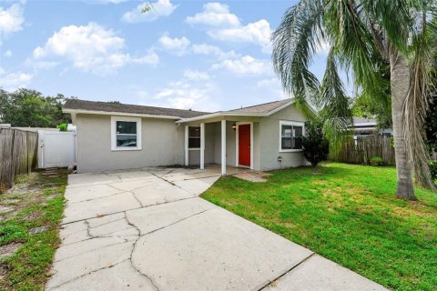 Villa ou maison à louer à Tampa, Floride: 3 chambres, 120.4 m2 № 2400995 - photo 2