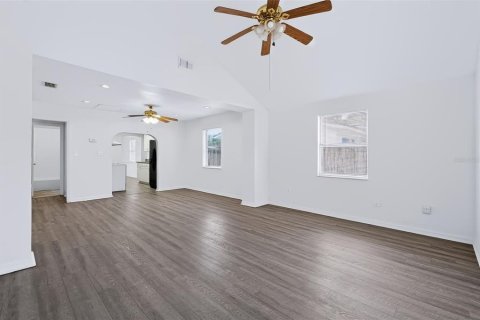 Villa ou maison à louer à Tampa, Floride: 3 chambres, 120.4 m2 № 2400995 - photo 3