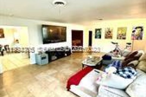 Снять в аренду виллу или дом в Холливуд, Флорида 3 спальни, 191.56м2, № 1992667 - фото 13