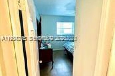 Снять в аренду виллу или дом в Холливуд, Флорида 3 спальни, 191.56м2, № 1992667 - фото 27