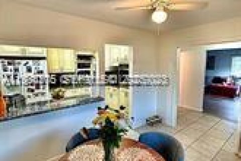 Снять в аренду виллу или дом в Холливуд, Флорида 3 спальни, 191.56м2, № 1992667 - фото 11