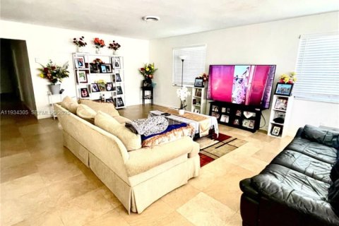 Снять в аренду виллу или дом в Холливуд, Флорида 3 спальни, 191.56м2, № 1992667 - фото 9