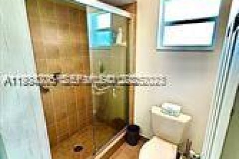 Снять в аренду виллу или дом в Холливуд, Флорида 3 спальни, 191.56м2, № 1992667 - фото 21