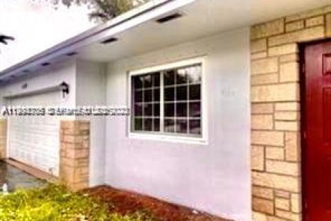 Снять в аренду виллу или дом в Холливуд, Флорида 3 спальни, 191.56м2, № 1992667 - фото 3