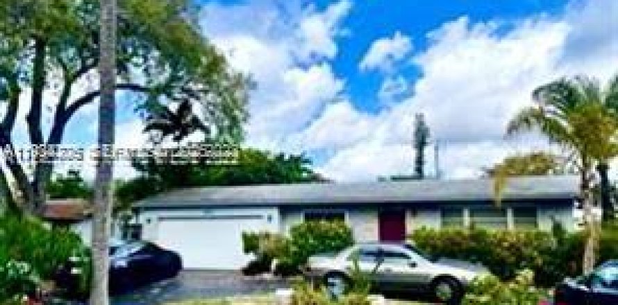 Дом в Холливуд, Флорида 3 спальни, 191.56м2 № 1992667