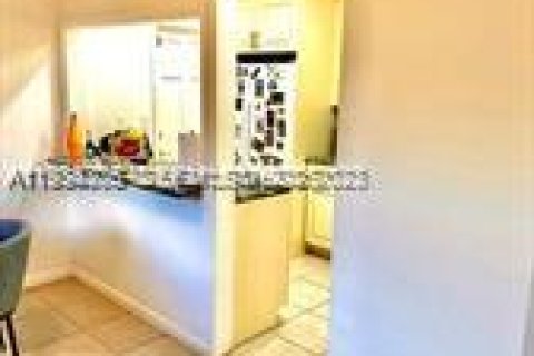 Снять в аренду виллу или дом в Холливуд, Флорида 3 спальни, 191.56м2, № 1992667 - фото 18