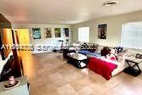 Снять в аренду виллу или дом в Холливуд, Флорида 3 спальни, 191.56м2, № 1992667 - фото 12