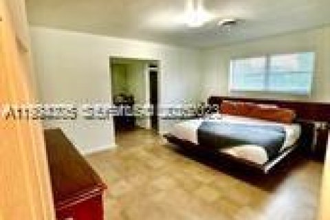 Снять в аренду виллу или дом в Холливуд, Флорида 3 спальни, 191.56м2, № 1992667 - фото 20