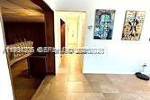 Снять в аренду виллу или дом в Холливуд, Флорида 3 спальни, 191.56м2, № 1992667 - фото 17