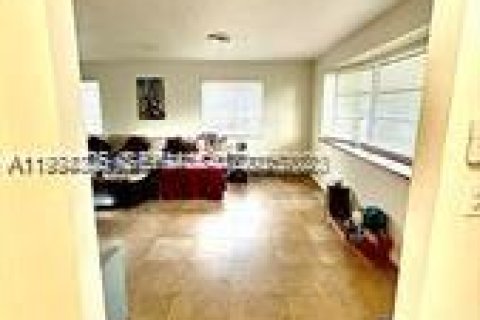 Снять в аренду виллу или дом в Холливуд, Флорида 3 спальни, 191.56м2, № 1992667 - фото 15