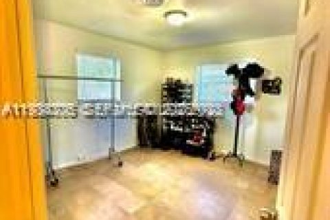 Снять в аренду виллу или дом в Холливуд, Флорида 3 спальни, 191.56м2, № 1992667 - фото 24